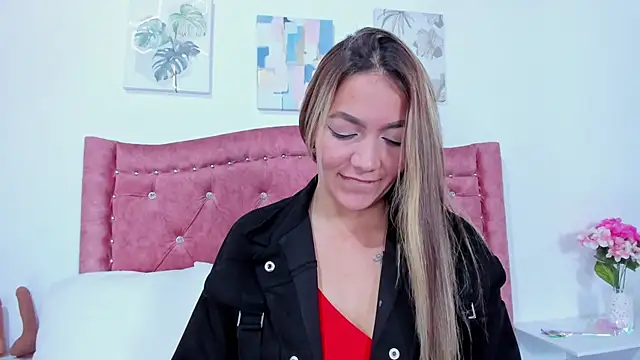 Mia Malkovaa  online show from 12/31/24, 04:25