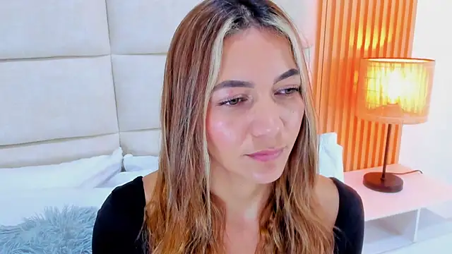 Snapshot of Mia_Malkovaa_ chatting on 05/20/26, 03:07 Mia Malkovaa online show from 05/20/26, 03:07