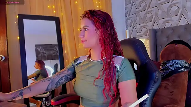 Sophiee Hill online show from 09/15/25, 09:15