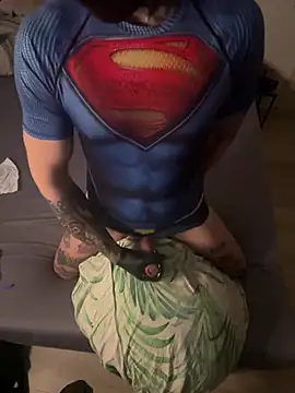 Snapshot of LuggiJack chatting on 12/23/24, 01:13 LuggiJack online show from 12/23/24, 01:13