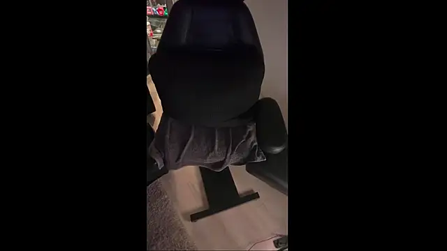 Snapshot of LuggiJack chatting on 01/10/25, 04:54 LuggiJack online show from 01/10/25, 04:54