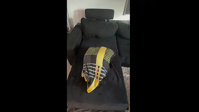 Snapshot of LuggiJack chatting on 02/23/25, 12:05 LuggiJack online show from 02/23/25, 12:05