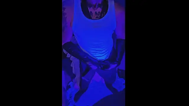 Snapshot of LuggiJack chatting on 11/14/25, 03:11 LuggiJack online show from 11/14/25, 03:11