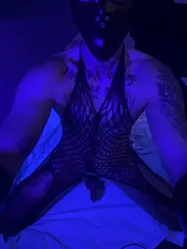 Snapshot of LuggiJack chatting on 11/15/25, 04:43 LuggiJack online show from 11/15/25, 04:43