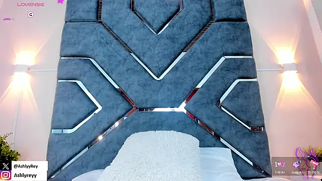 ashlyrey-1 online show from 01/21/25, 10:30