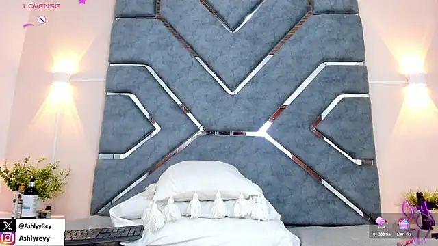 ashlyrey-1 online show from 03/01/25, 09:37