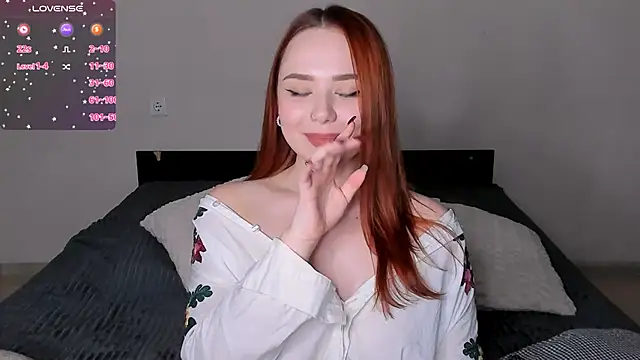 Snapshot of LittleKiitten chatting on 12/08/24, 02:41 LittleKiitten online show from 12/08/24, 02:41