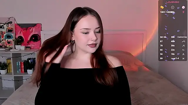 Snapshot of LittleKiitten chatting on 10/23/25, 01:43 LittleKiitten online show from 10/23/25, 01:43