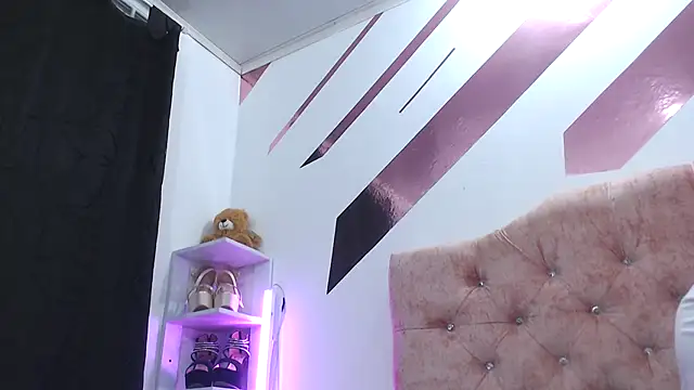 Kitten Hot  online show from 10/02/25, 01:23