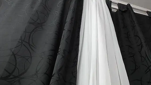 Kitten Hot  online show from 12/19/25, 10:44