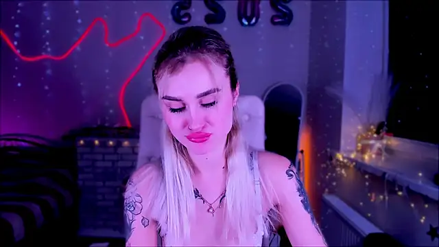  Ravenaa online show from 02/06/25, 05:51