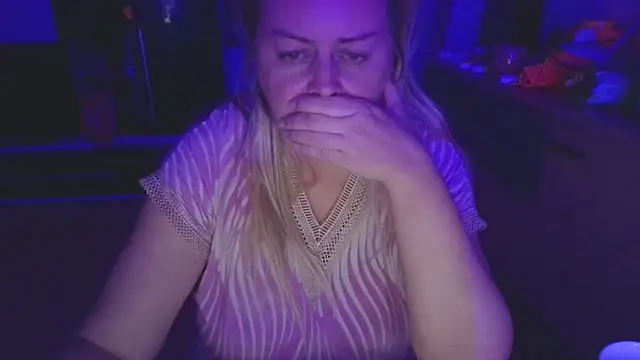 Snapshot of Meliss_Official9 chatting on 10/11/25, 05:44 Meliss Official9 online show from 10/11/25, 05:44