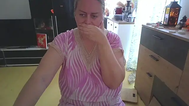 Snapshot of Meliss_Official9 chatting on 10/12/25, 08:46 Meliss Official9 online show from 10/12/25, 08:46