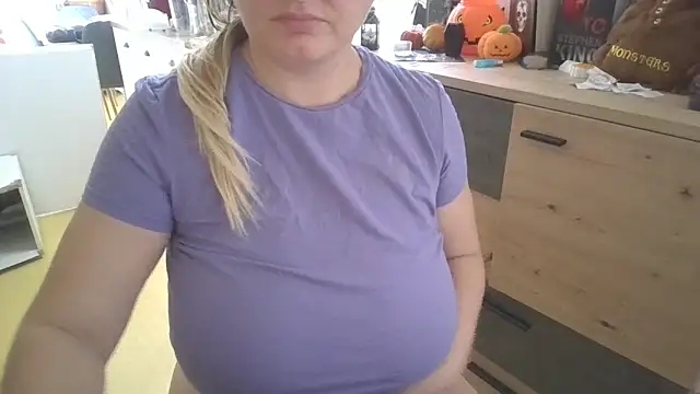 Snapshot of Meliss_Official9 chatting on 10/24/25, 08:55 Meliss Official9 online show from 10/24/25, 08:55