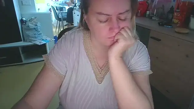 Snapshot of Meliss_Official9 chatting on 11/13/25, 10:58 Meliss Official9 online show from 11/13/25, 10:58