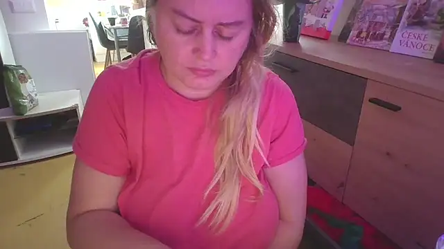 Snapshot of Meliss_Official9 chatting on 11/16/25, 12:11 Meliss Official9 online show from 11/16/25, 12:11