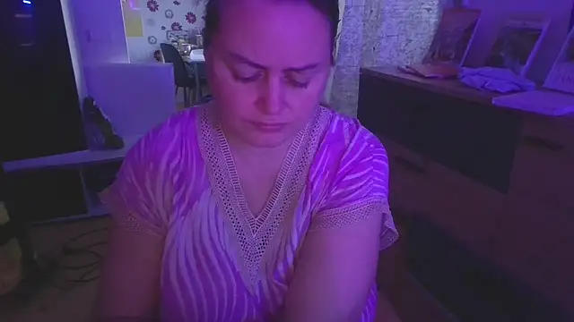 Snapshot of Meliss_Official9 chatting on 11/19/25, 06:13 Meliss Official9 online show from 11/19/25, 06:13