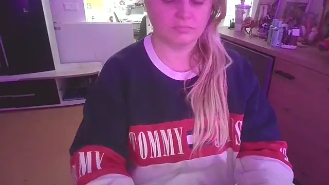 Snapshot of Meliss_Official9 chatting on 12/22/25, 09:17 Meliss Official9 online show from 12/22/25, 09:17