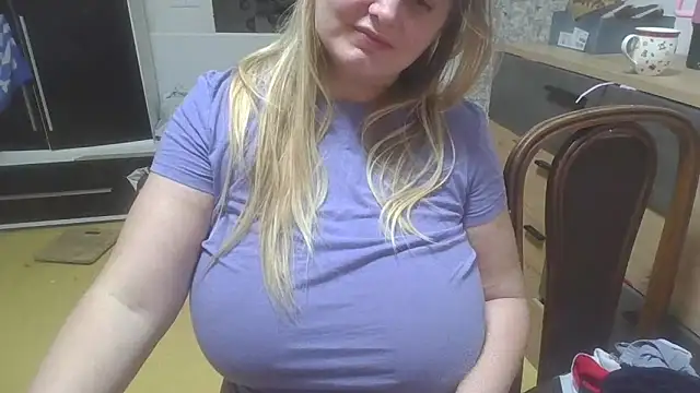 Snapshot of Meliss_Official9 chatting on 02/10/26, 12:15 Meliss Official9 online show from 02/10/26, 12:15