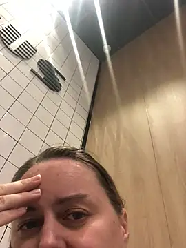 Snapshot of Meliss_Official9 chatting on 02/11/26, 06:18 Meliss Official9 online show from 02/11/26, 06:18