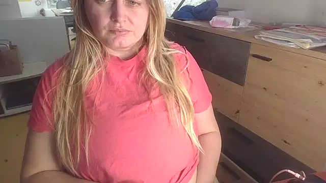 Snapshot of Meliss_Official9 chatting on 02/16/26, 10:00 Meliss Official9 online show from 02/16/26, 10:00