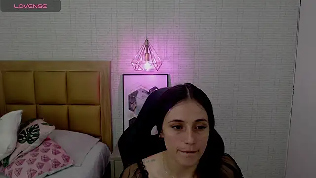 Snapshot of MAGNOLEROY chatting on 01/18/25, 07:26 MAGNOLEROY online show from 01/18/25, 07:26