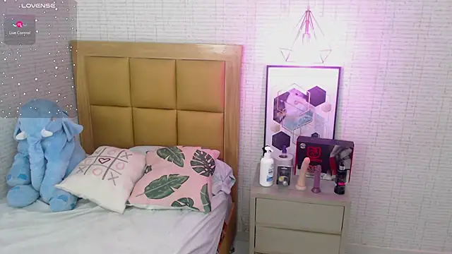 Snapshot of MAGNOLEROY chatting on 01/30/25, 10:19 MAGNOLEROY online show from 01/30/25, 10:19