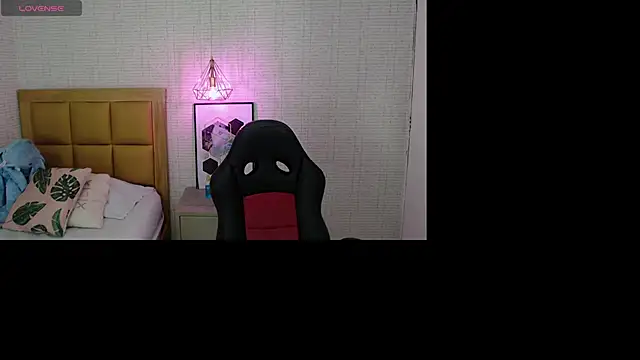 Snapshot of MAGNOLEROY chatting on 02/07/25, 07:49 MAGNOLEROY online show from 02/07/25, 07:49