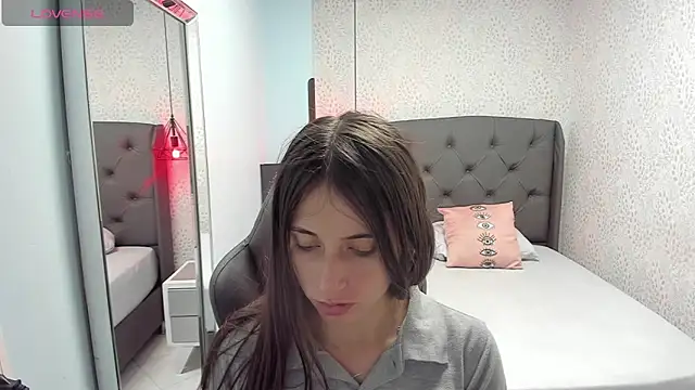Snapshot of MAGNOLEROY chatting on 10/07/25, 12:35 MAGNOLEROY online show from 10/07/25, 12:35