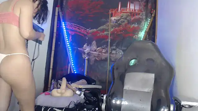 Snapshot of dark_doll5 chatting on 12/08/24, 05:01 dark doll5 online show from 12/08/24, 05:01