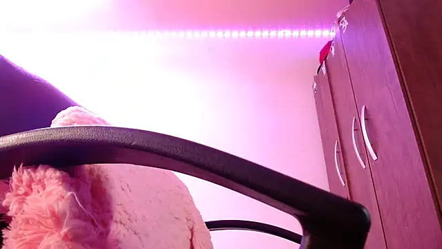 Snapshot of Miia-fox chatting on 01/20/25, 02:57 Miia-fox online show from 01/20/25, 02:57