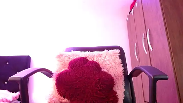 Snapshot of Miia-fox chatting on 01/22/25, 03:18 Miia-fox online show from 01/22/25, 03:18