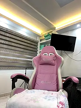 Hot beauty   online show from 11/13/25, 08:08