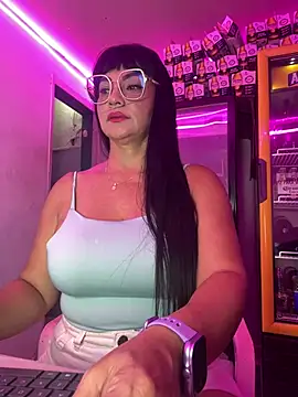 Hot beauty   online show from 04/12/26, 02:27