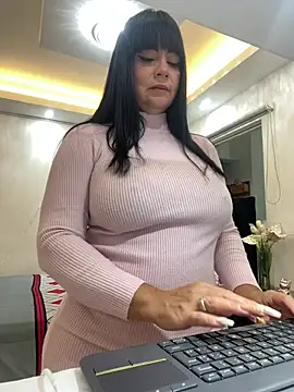 Snapshot of Hot_beauty__ chatting on 06/06/26, 12:49 Hot beauty online show from 06/06/26, 12:49