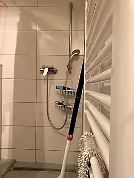 Snapshot of NewyorkDimi chatting on 12/27/24, 04:32 NewyorkDimi online show from 12/27/24, 04:32