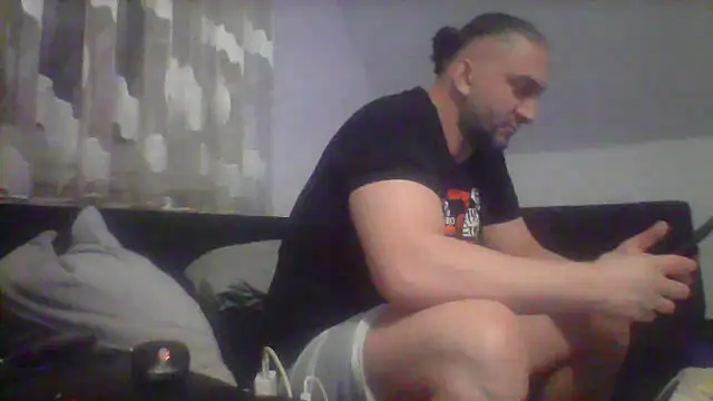 Snapshot of NewyorkDimi chatting on 01/25/25, 04:23 NewyorkDimi online show from 01/25/25, 04:23