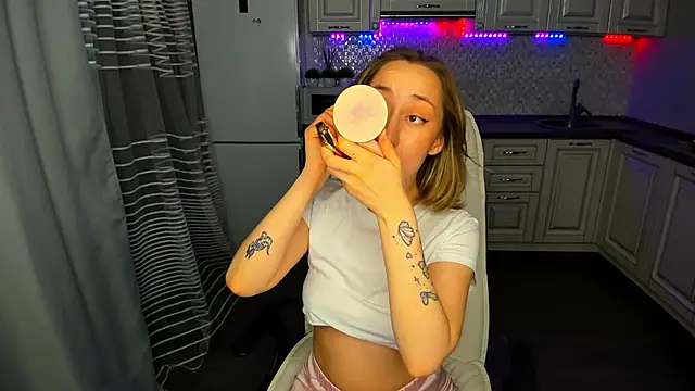 MelodyOfLovee online show from 03/12/25, 09:44