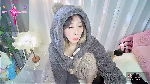 Xiaoyu-G online show from 12/18/25, 01:28