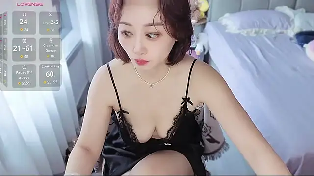 Snapshot of Xiaoyu-G chatting on 05/10/26, 12:27 Xiaoyu-G online show from 05/10/26, 12:27