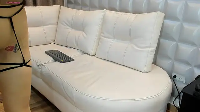 Snapshot of valentinasu1 chatting on 02/18/25, 04:16 valentinasu1 online show from 02/18/25, 04:16