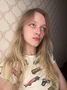 Evvie Summn1 online show from 04/19/26, 02:38