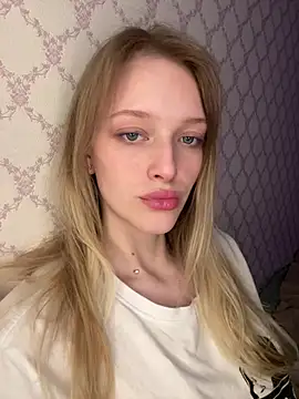 Evvie Summn1 online show from 04/28/26, 03:06