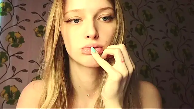 Snapshot of Evvie_Summn1 chatting on 05/12/26, 02:25 Evvie Summn1 online show from 05/12/26, 02:25
