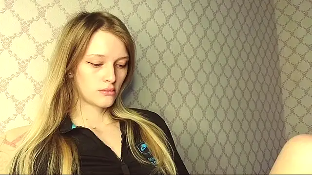 Snapshot of Evvie_Summn1 chatting on 05/15/26, 02:24 Evvie Summn1 online show from 05/15/26, 02:24