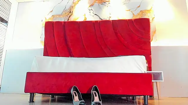 MAISE HILL1 online show from 10/06/25, 01:08