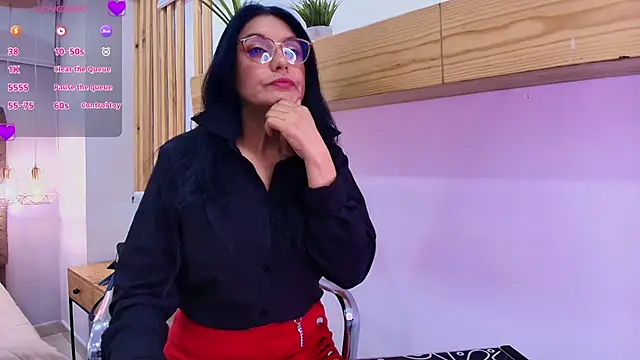 Snapshot of Zuzana21 chatting on 05/14/26, 12:45 Zuzana21 online show from 05/14/26, 12:45