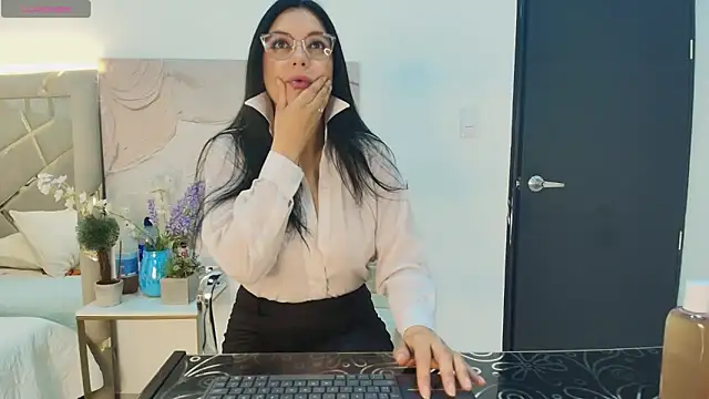 Snapshot of Zuzana21 chatting on 06/03/26, 01:25 Zuzana21 online show from 06/03/26, 01:25