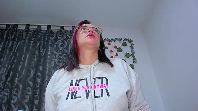 Snapshot of nicollee18 chatting on 12/13/24, 10:08 nicollee18 online show from 12/13/24, 10:08