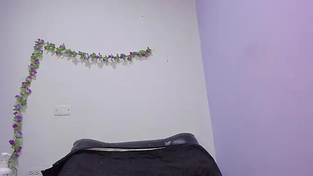 Snapshot of nicollee18 chatting on 02/07/25, 10:08 nicollee18 online show from 02/07/25, 10:08